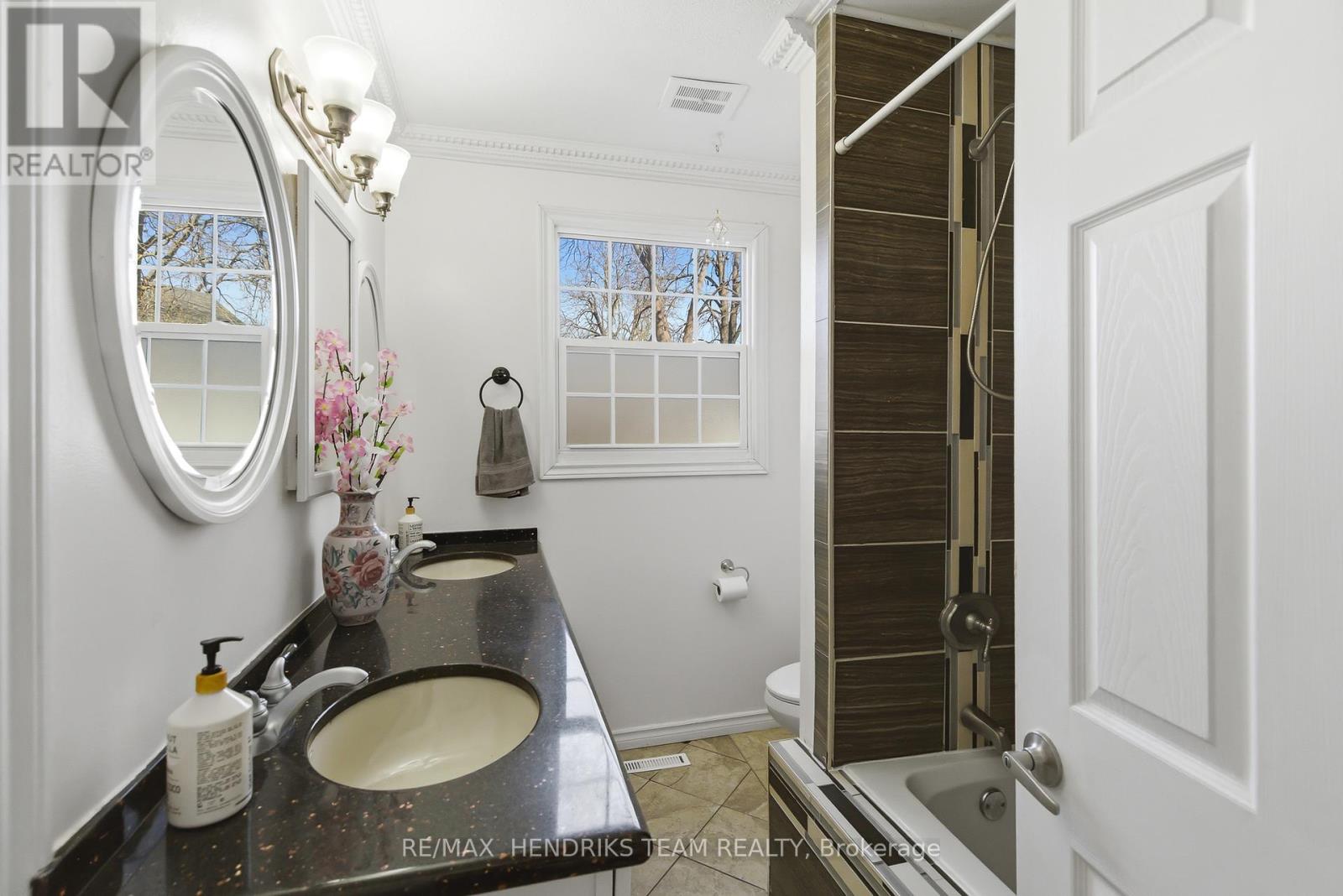 7 Elmwood Avenue, St. Catharines (E. Chester), Ontario  L2R 2T5 - Photo 14 - X12870388