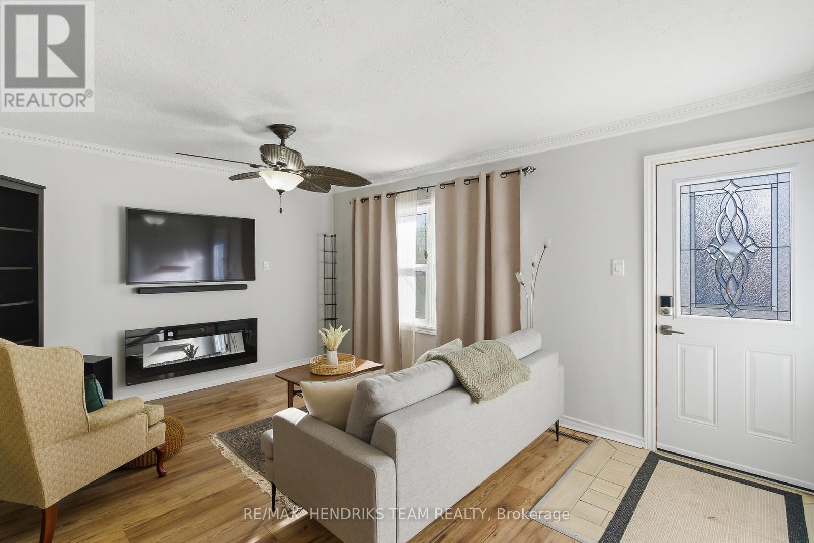 7 Elmwood Avenue, St. Catharines (E. Chester), Ontario  L2R 2T5 - Photo 2 - X12870388