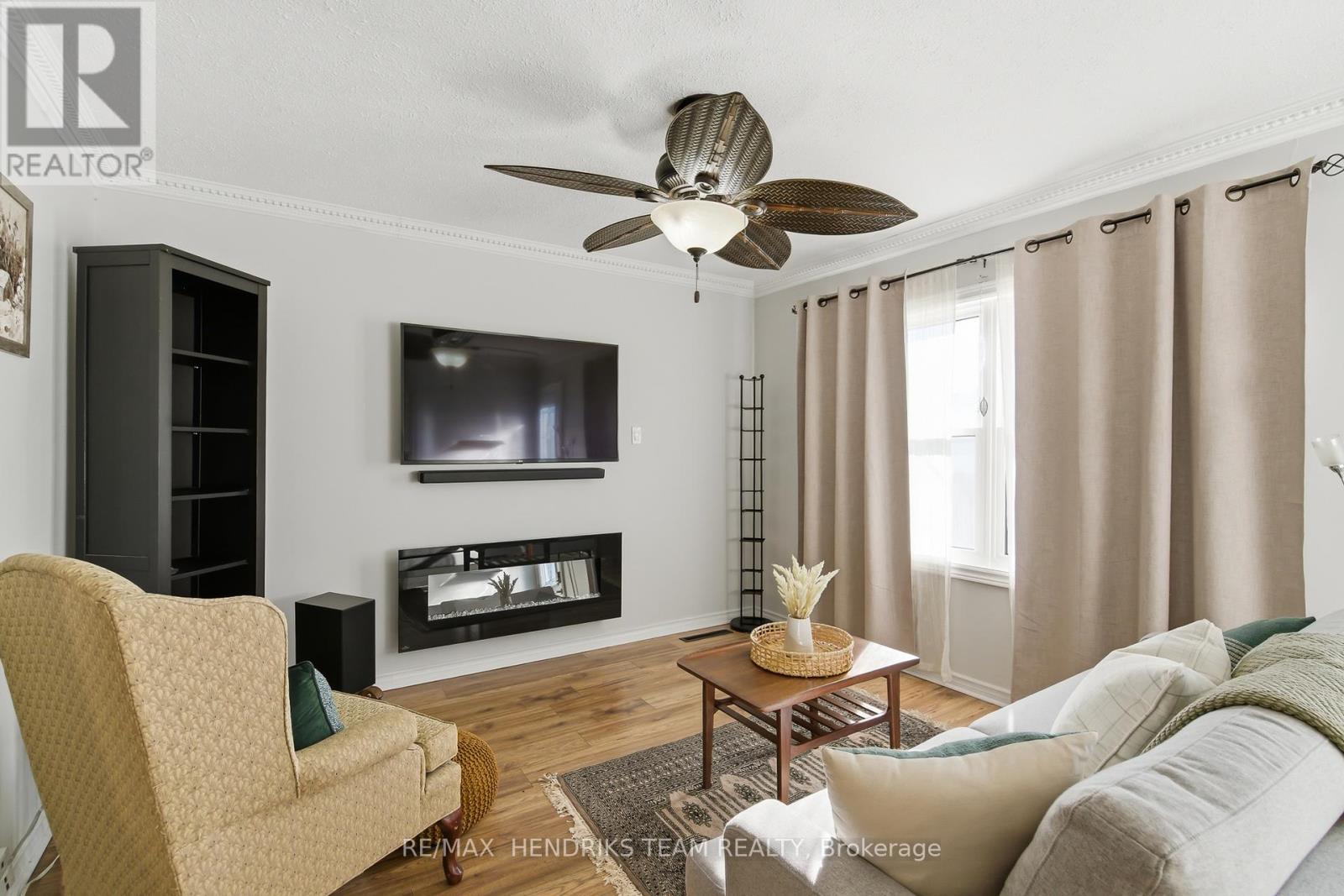 7 Elmwood Avenue, St. Catharines (E. Chester), Ontario  L2R 2T5 - Photo 3 - X12870388