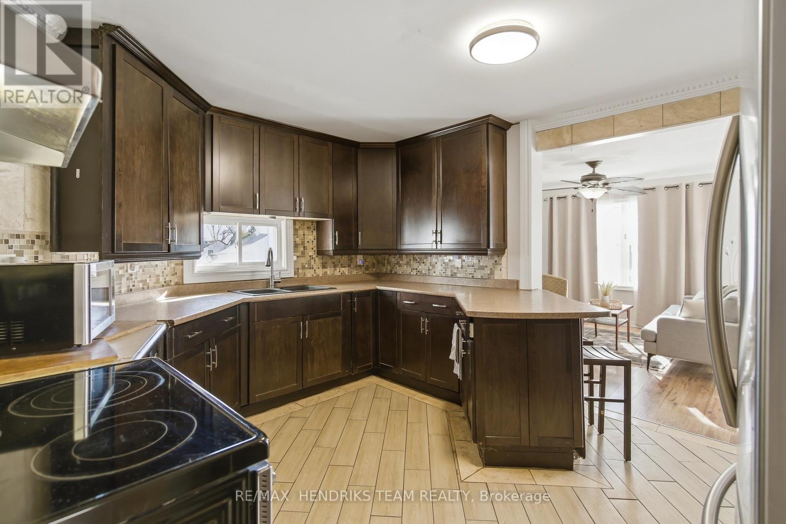 7 Elmwood Avenue, St. Catharines (E. Chester), Ontario  L2R 2T5 - Photo 8 - X12870388