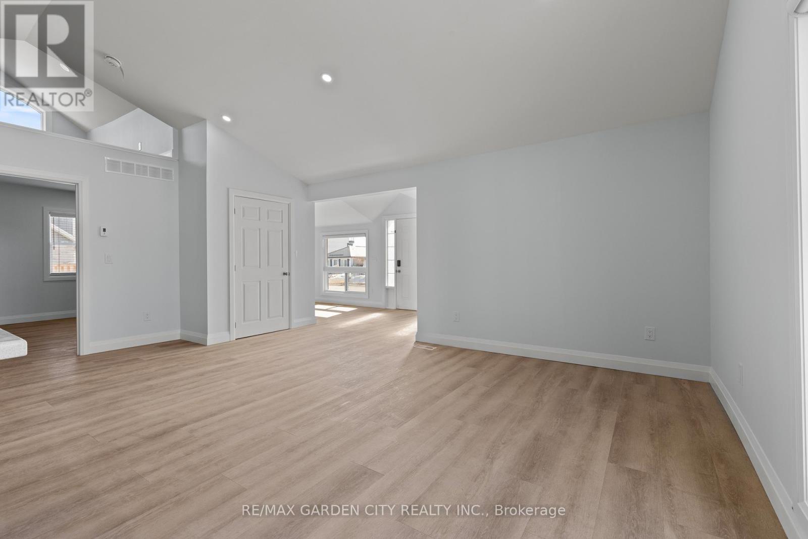 11582 Beach Road E, Wainfleet (Lakeshore), Ontario  L0S 1V0 - Photo 4 - X12870580