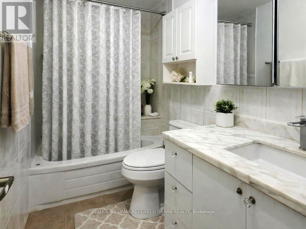 4 New Seabury Drive, Vaughan (Glen Shields), Ontario  L4K 2B8 - Photo 6 - N12870446