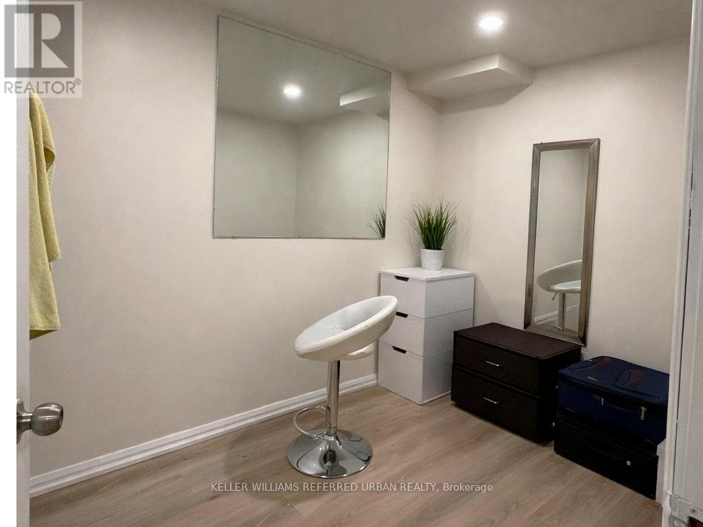 4 New Seabury Drive, Vaughan (Glen Shields), Ontario  L4K 2B8 - Photo 9 - N12870446