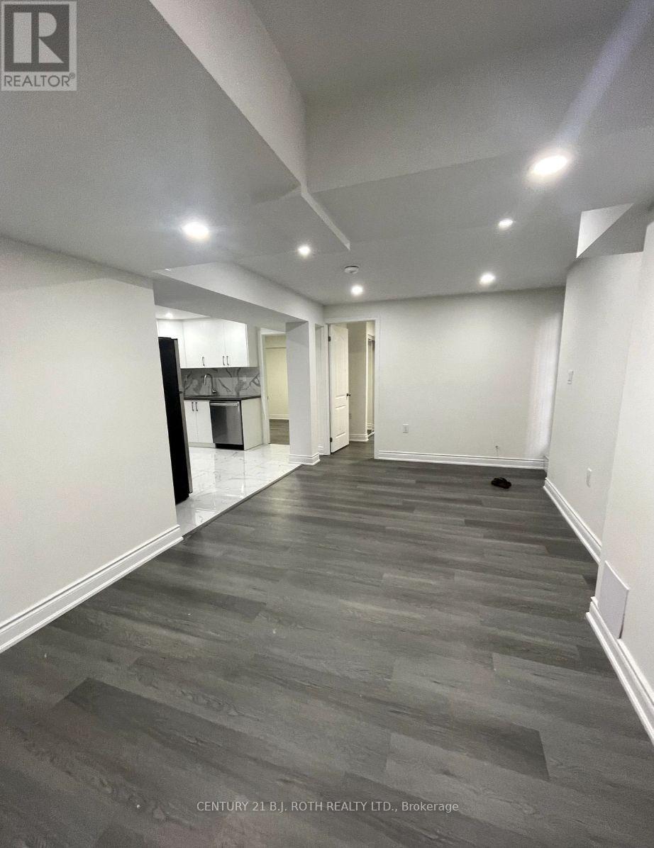 60 Sasco Way, Essa (Angus), Ontario  L0M 1B0 - Photo 5 - N12870508