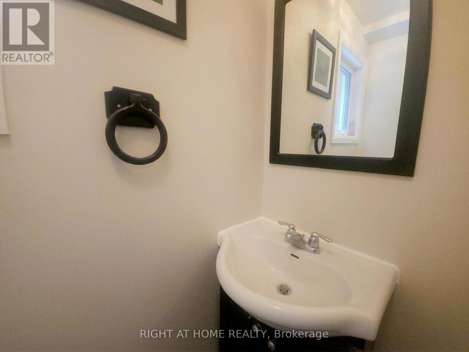 13 Spring Street, Whitchurch-Stouffville (Stouffville), Ontario  L4A 7X1 - Photo 10 - N12870520