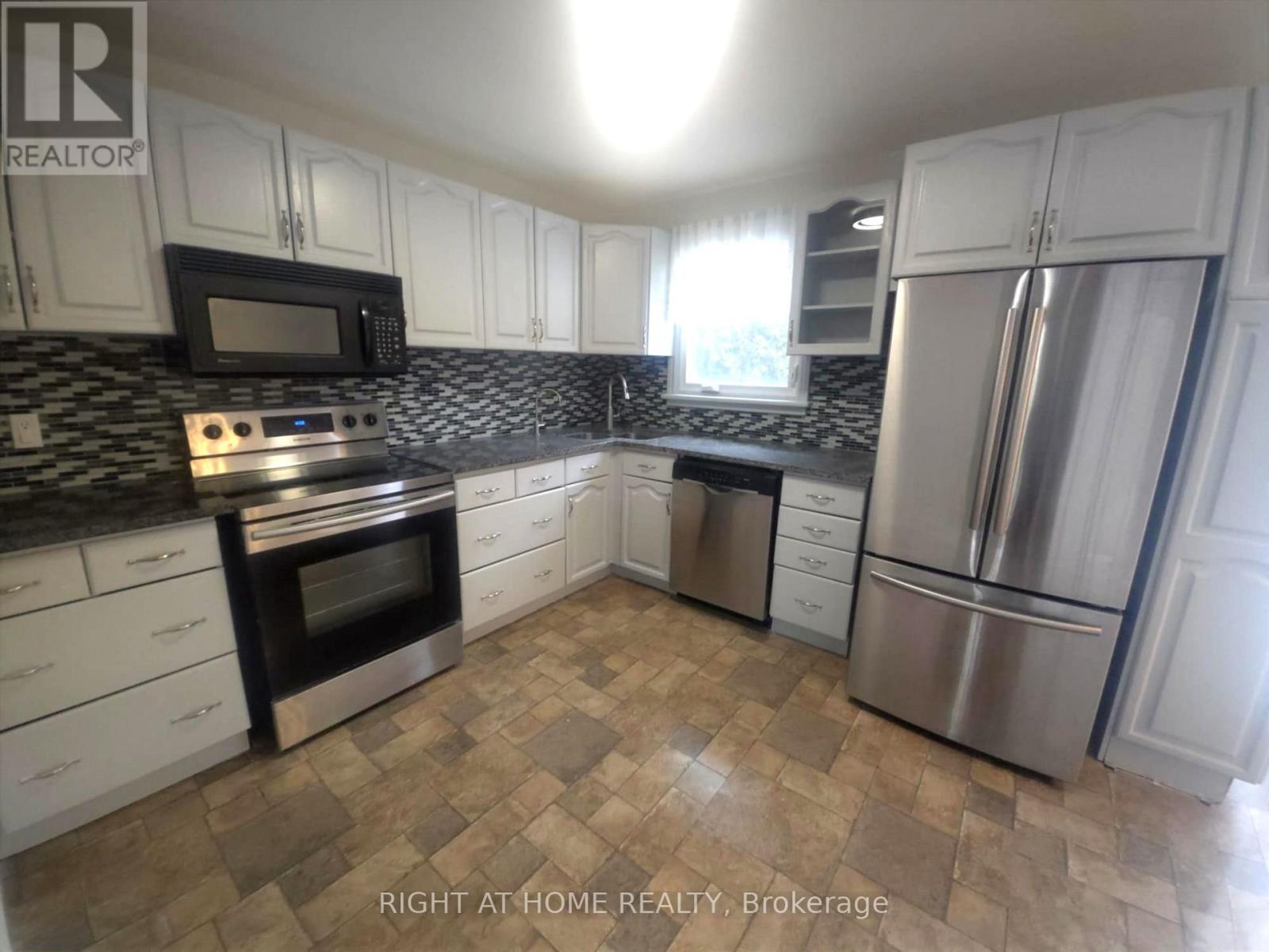 13 Spring Street, Whitchurch-Stouffville (Stouffville), Ontario  L4A 7X1 - Photo 12 - N12870520