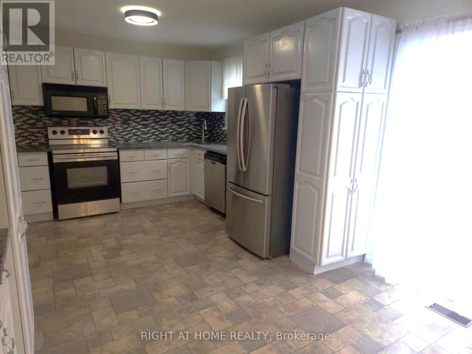 13 Spring Street, Whitchurch-Stouffville (Stouffville), Ontario  L4A 7X1 - Photo 13 - N12870520