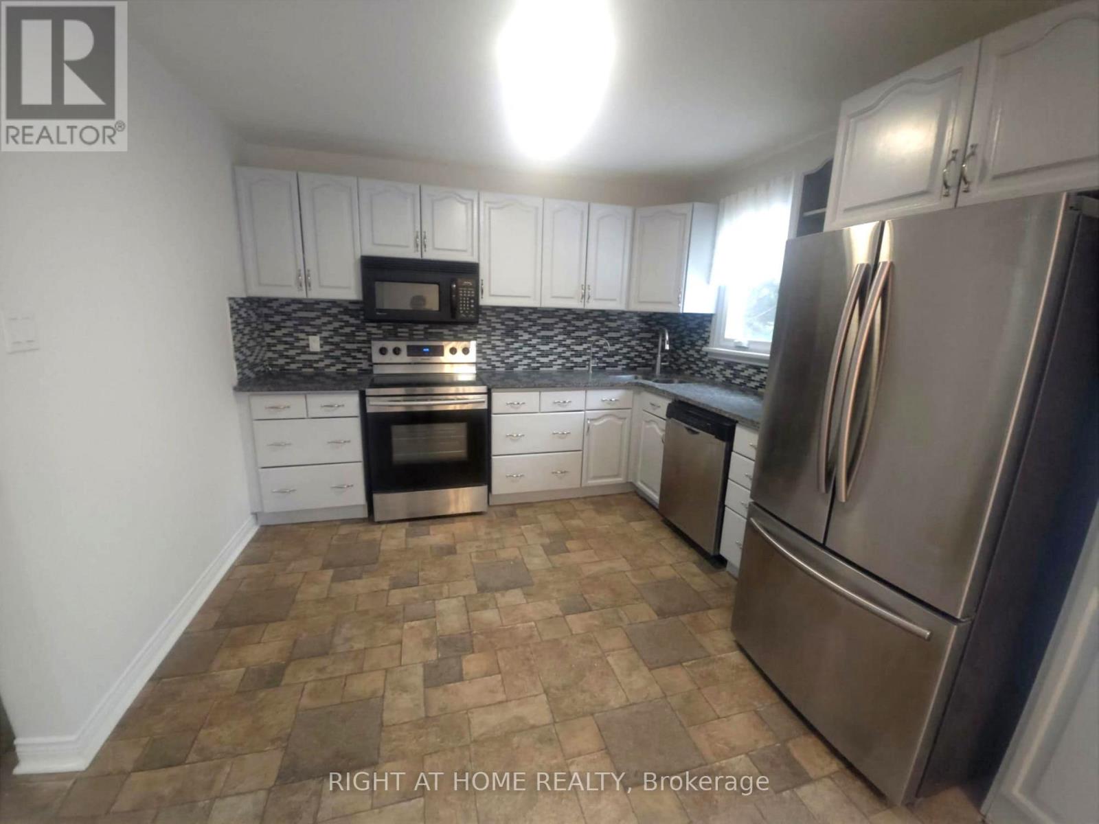 13 Spring Street, Whitchurch-Stouffville (Stouffville), Ontario  L4A 7X1 - Photo 14 - N12870520