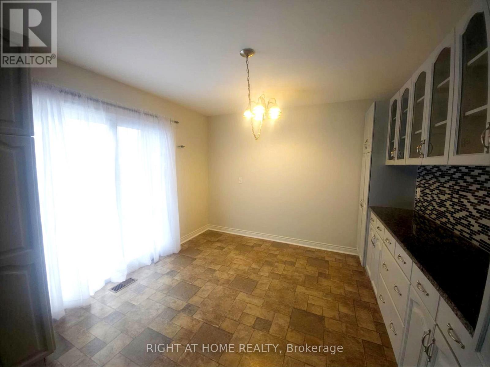 13 Spring Street, Whitchurch-Stouffville (Stouffville), Ontario  L4A 7X1 - Photo 16 - N12870520