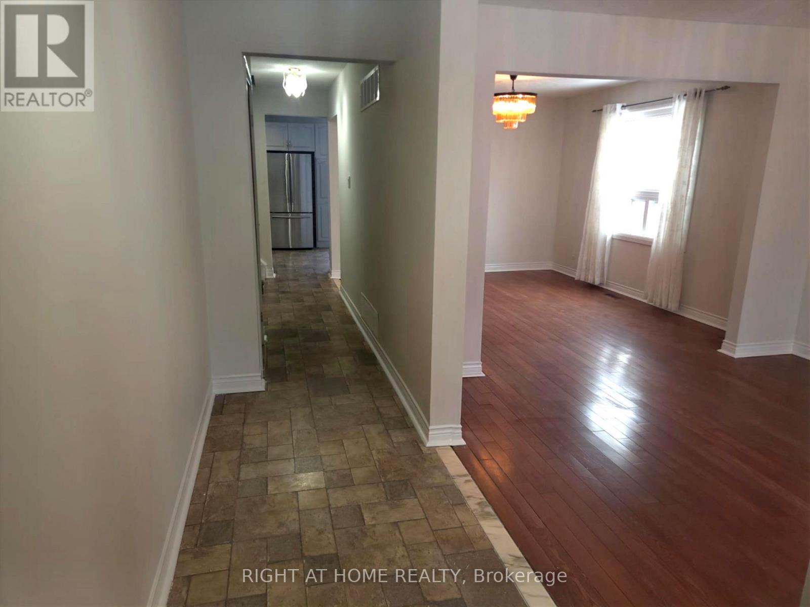 13 Spring Street, Whitchurch-Stouffville (Stouffville), Ontario  L4A 7X1 - Photo 2 - N12870520