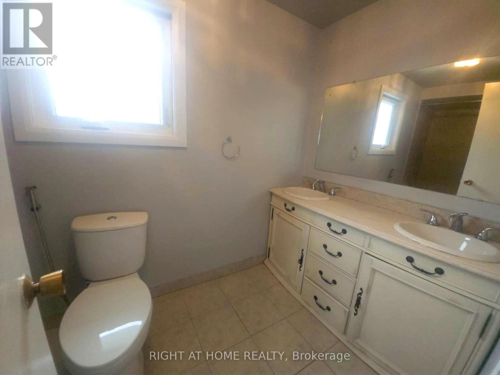 13 Spring Street, Whitchurch-Stouffville (Stouffville), Ontario  L4A 7X1 - Photo 21 - N12870520