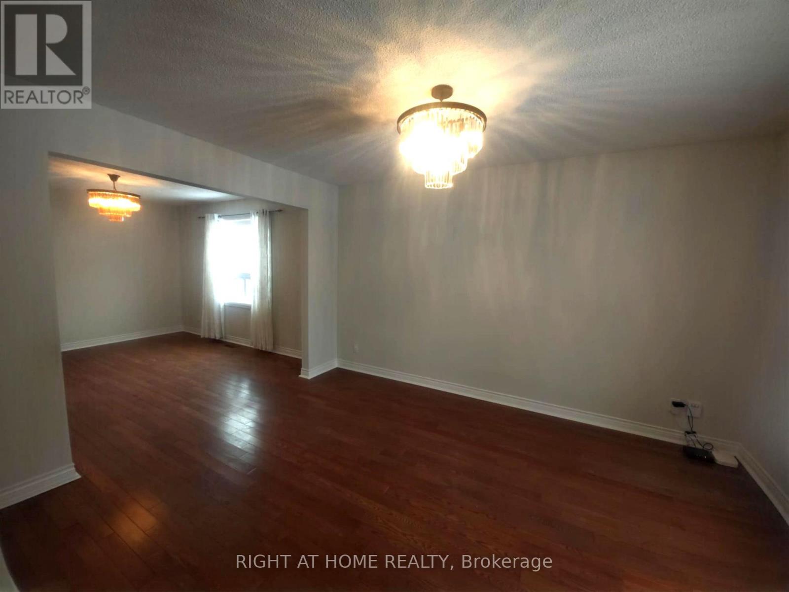 13 Spring Street, Whitchurch-Stouffville (Stouffville), Ontario  L4A 7X1 - Photo 3 - N12870520