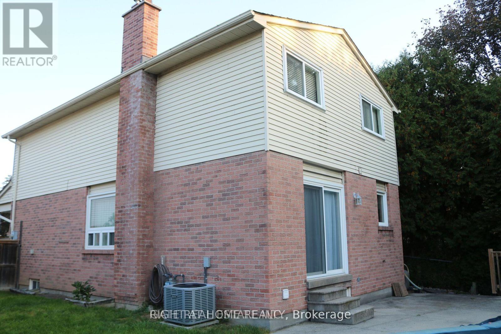 13 Spring Street, Whitchurch-Stouffville (Stouffville), Ontario  L4A 7X1 - Photo 31 - N12870520