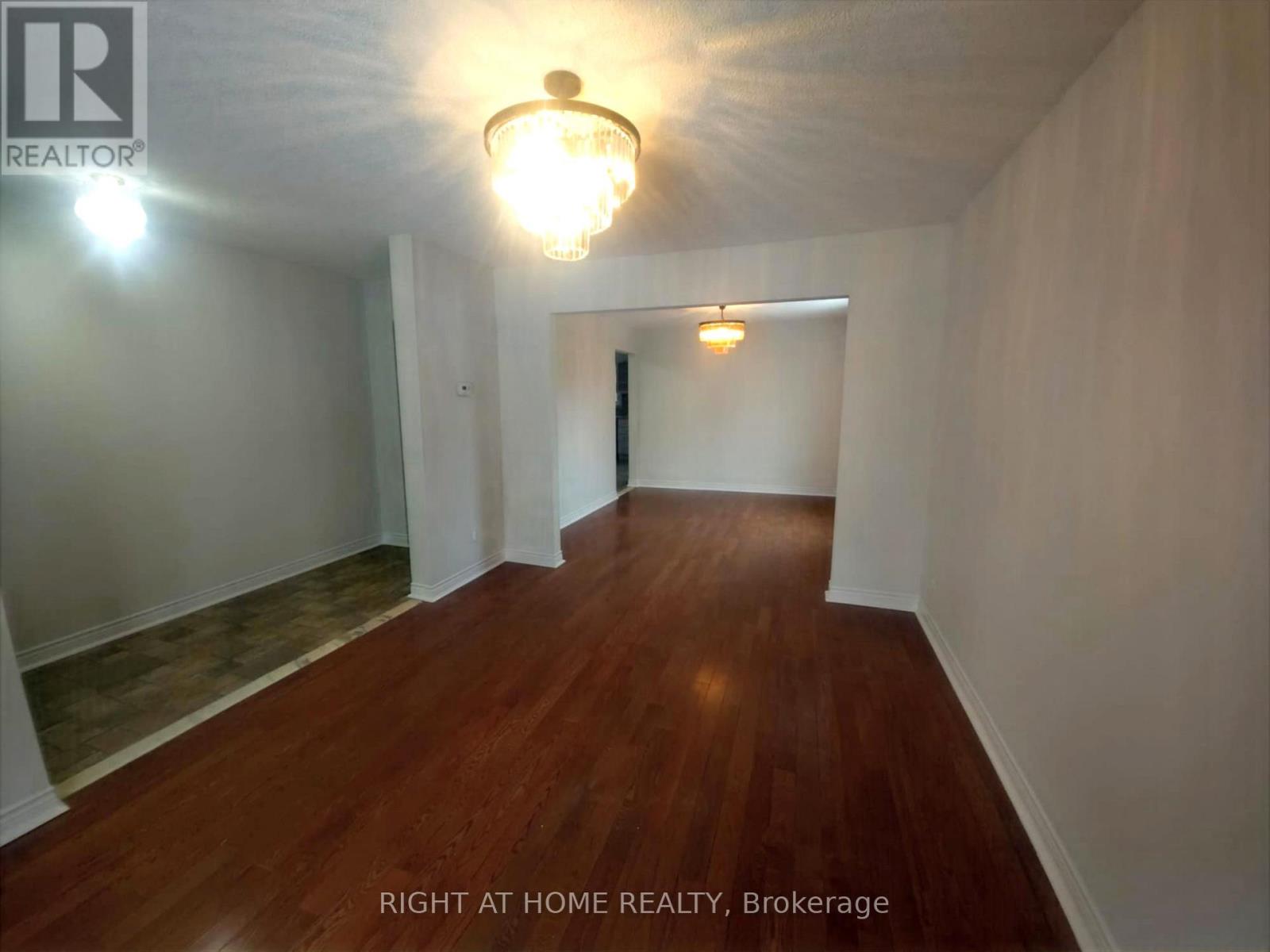 13 Spring Street, Whitchurch-Stouffville (Stouffville), Ontario  L4A 7X1 - Photo 4 - N12870520