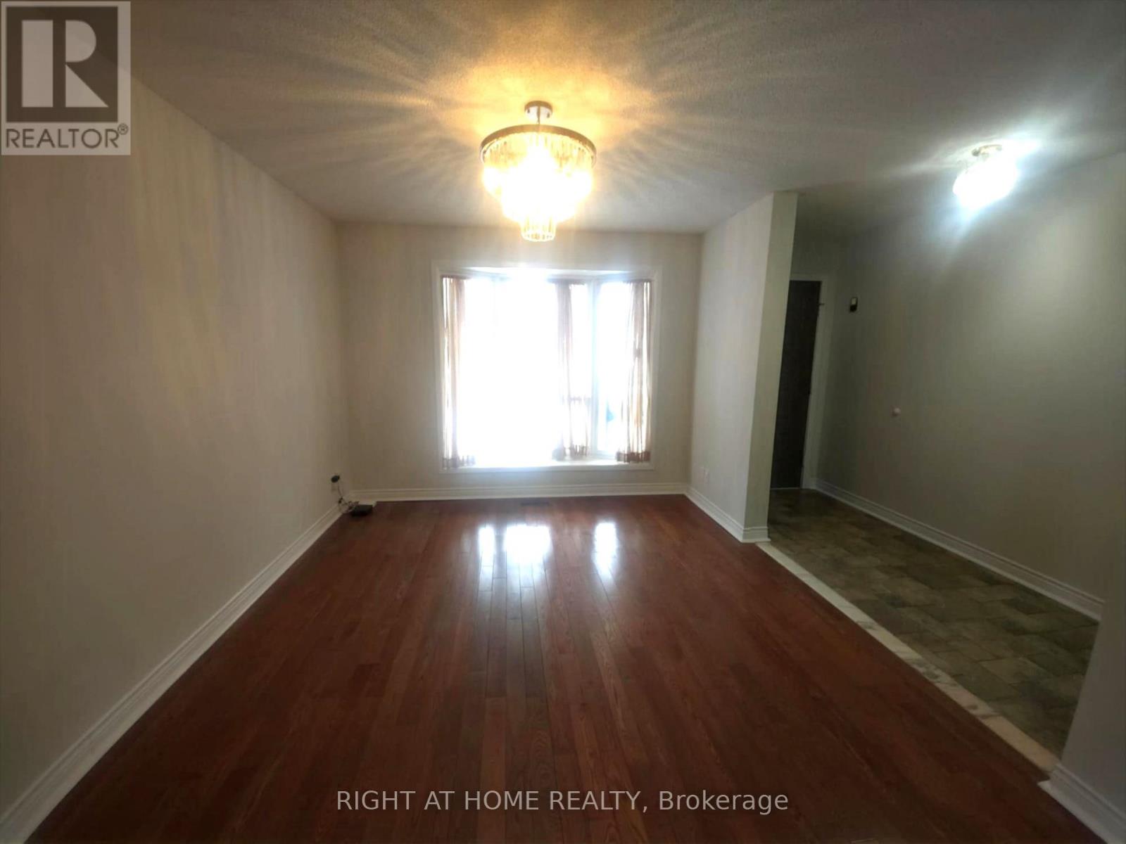 13 Spring Street, Whitchurch-Stouffville (Stouffville), Ontario  L4A 7X1 - Photo 5 - N12870520