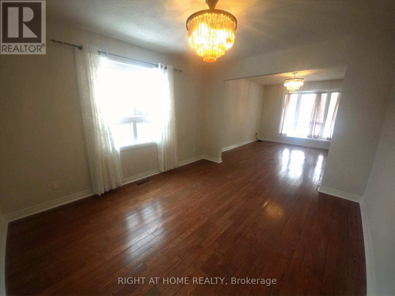 13 Spring Street, Whitchurch-Stouffville (Stouffville), Ontario  L4A 7X1 - Photo 6 - N12870520