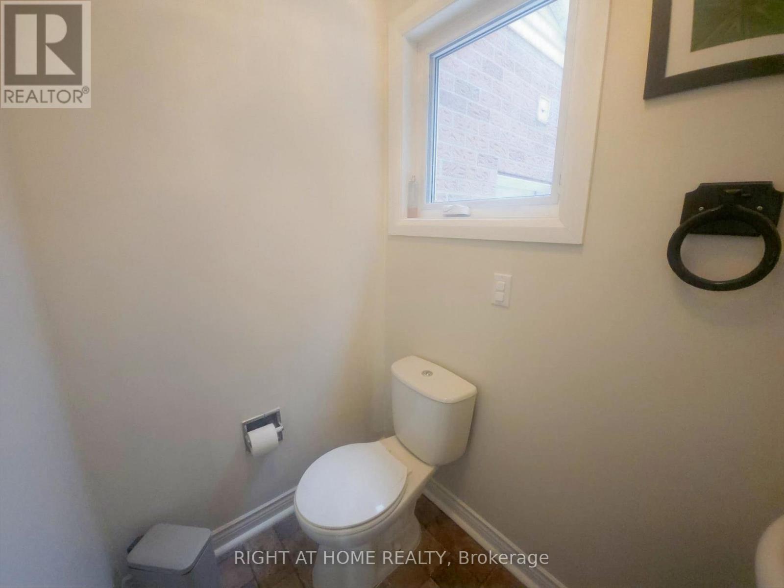 13 Spring Street, Whitchurch-Stouffville (Stouffville), Ontario  L4A 7X1 - Photo 9 - N12870520