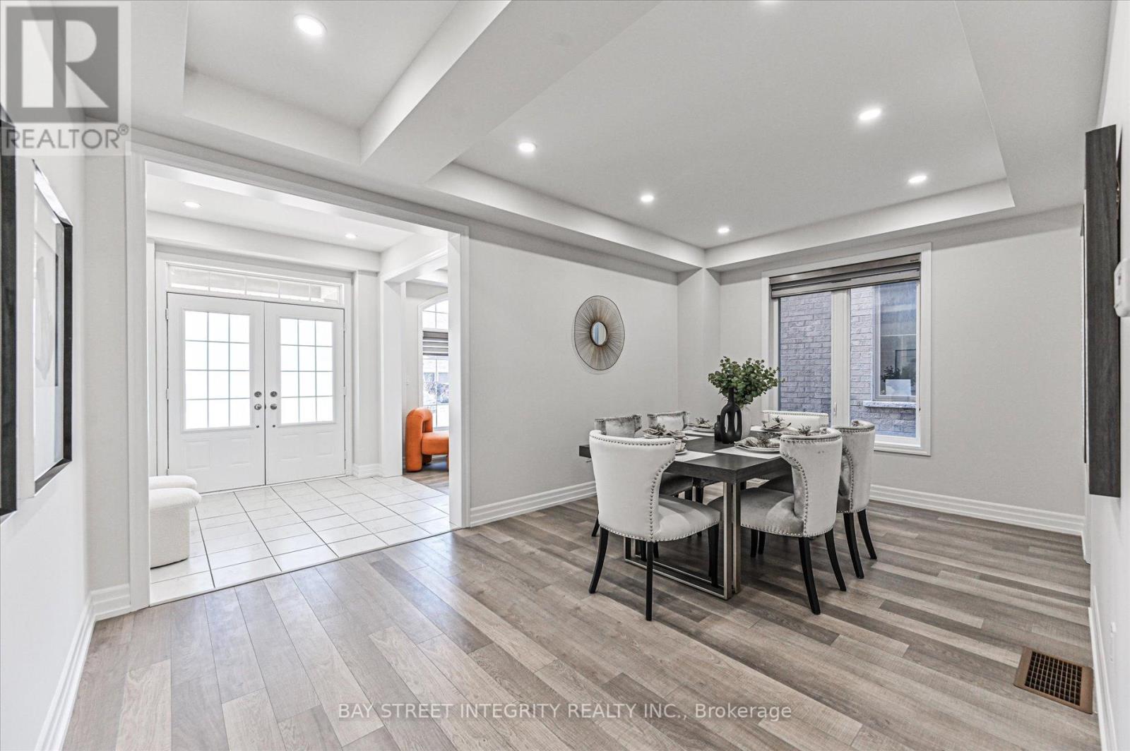 6 Red Rose Lane, East Gwillimbury (Holland Landing), Ontario  L9N 0V1 - Photo 10 - N12870546