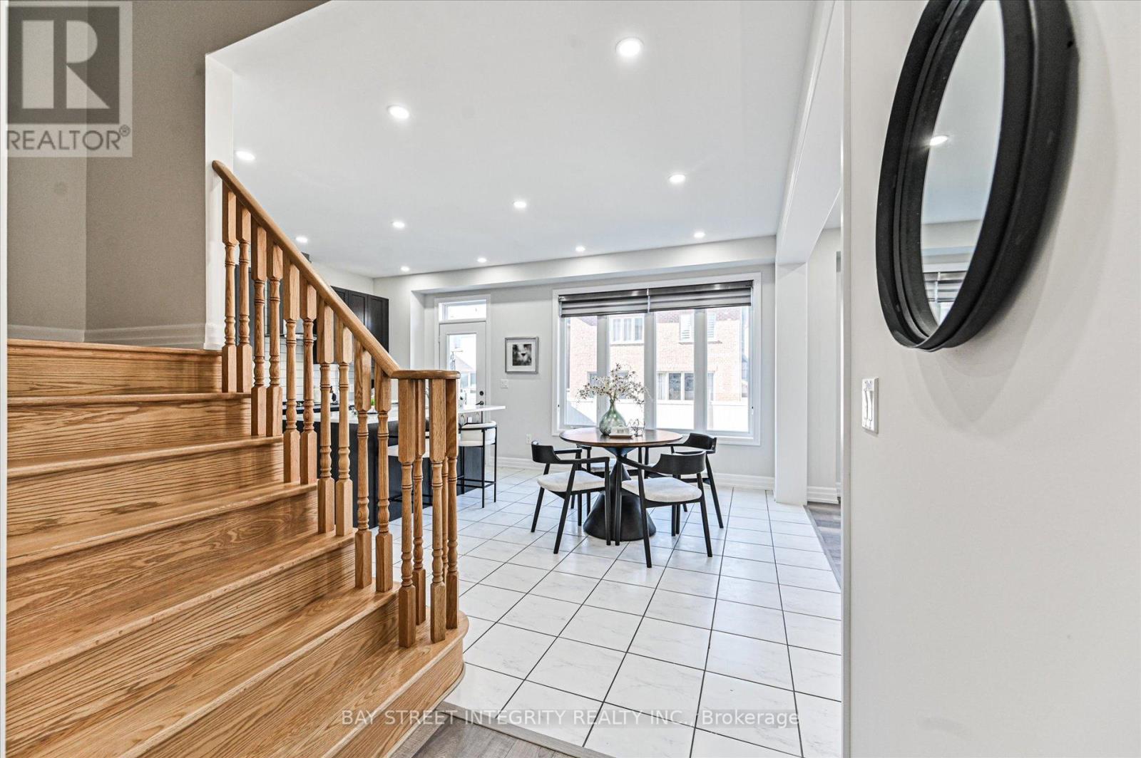 6 Red Rose Lane, East Gwillimbury (Holland Landing), Ontario  L9N 0V1 - Photo 11 - N12870546