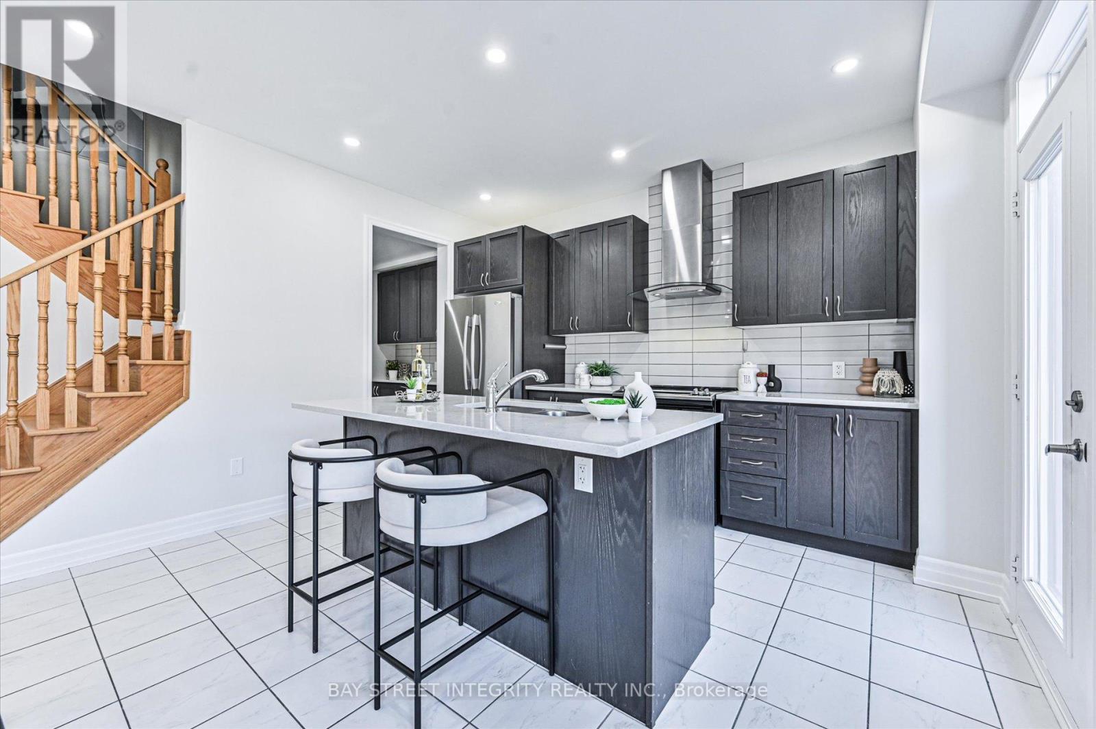 6 Red Rose Lane, East Gwillimbury (Holland Landing), Ontario  L9N 0V1 - Photo 16 - N12870546