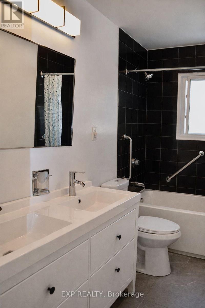 Upper - 12 King's Court, Orillia, Ontario  L3V 6S4 - Photo 4 - S12870668