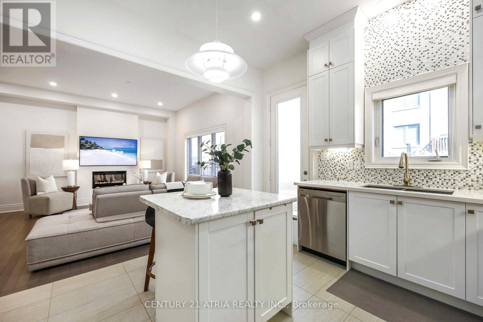 109 Vantage Loop, Newmarket (Woodland Hill), Ontario  L3X 0K8 - Photo 14 - N12870076