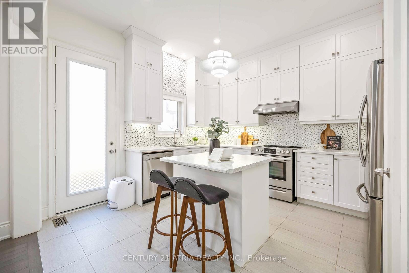 109 Vantage Loop, Newmarket (Woodland Hill), Ontario  L3X 0K8 - Photo 9 - N12870076