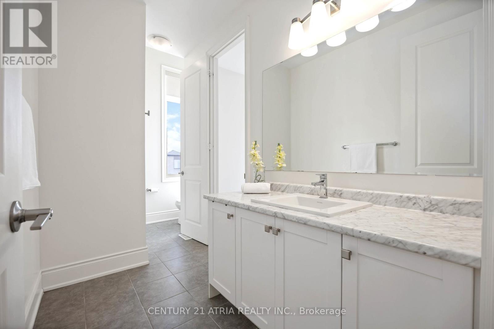 109 Vantage Loop, Newmarket (Woodland Hill), Ontario  L3X 0K8 - Photo 28 - N12870076