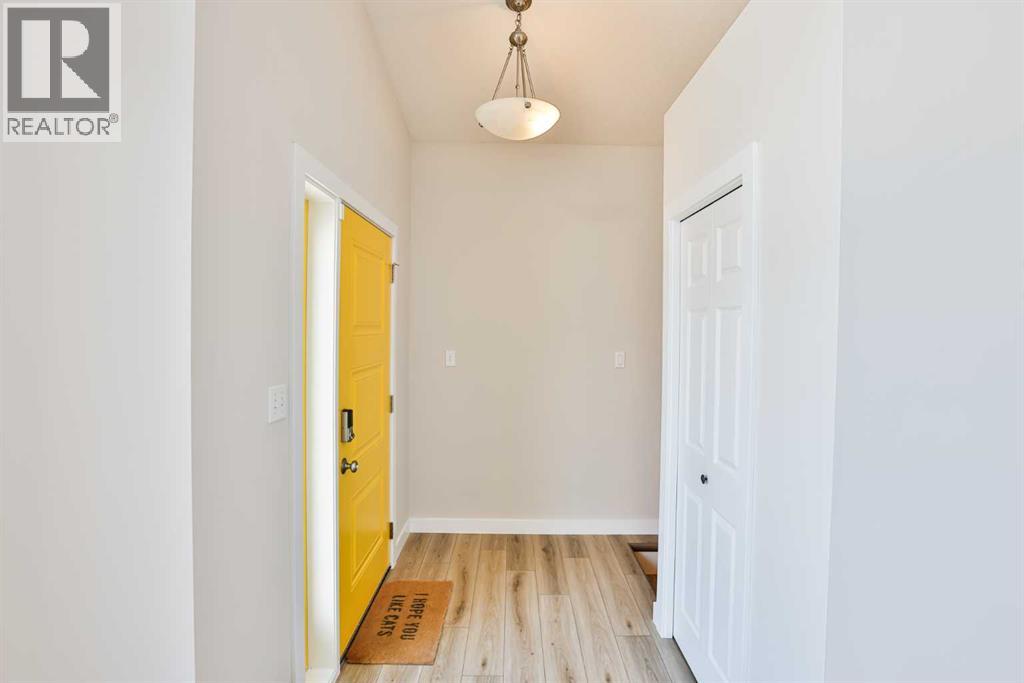 19 Heritage Lane W, Lethbridge, Alberta  T1K 7S5 - Photo 2 - A2280051