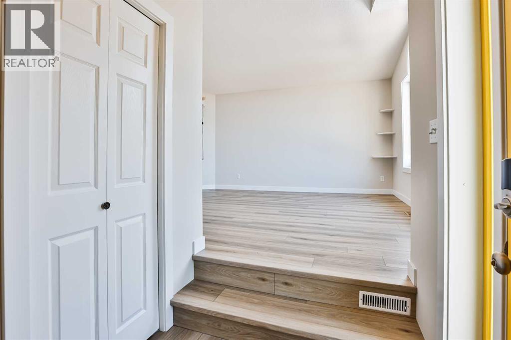 19 Heritage Lane W, Lethbridge, Alberta  T1K 7S5 - Photo 3 - A2280051