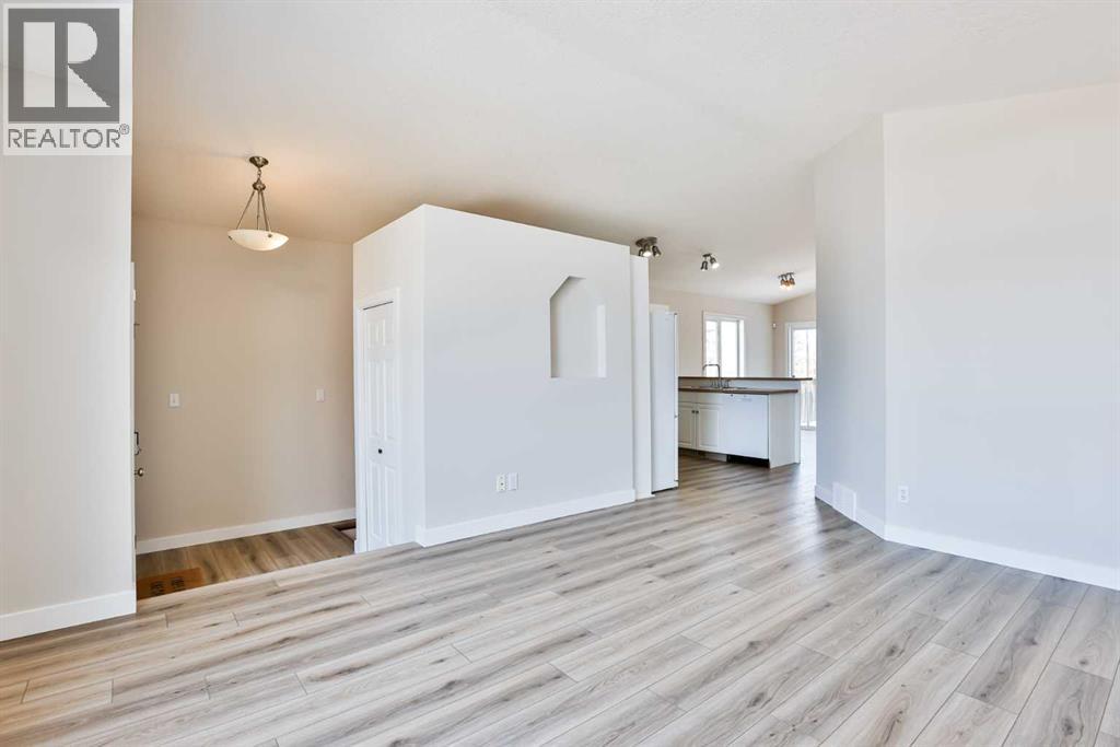 19 Heritage Lane W, Lethbridge, Alberta  T1K 7S5 - Photo 4 - A2280051