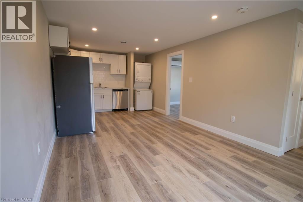 539 Woodlawn Road Unit# 3, Welland, Ontario  L3C 3K2 - Photo 3 - 40810053