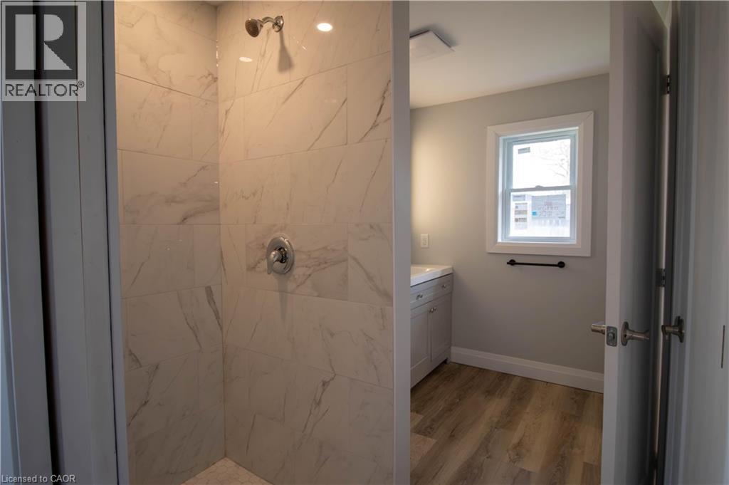 539 Woodlawn Road Unit# 3, Welland, Ontario  L3C 3K2 - Photo 8 - 40810053