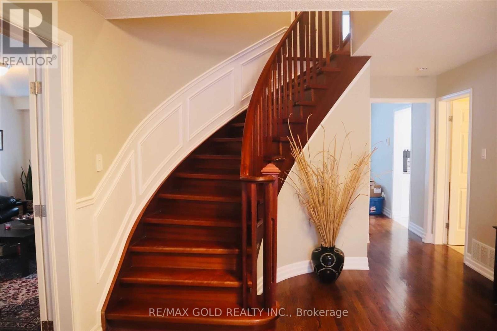 4 Glassford Court, Caledon, Ontario  L7K 0K7 - Photo 5 - W12870392