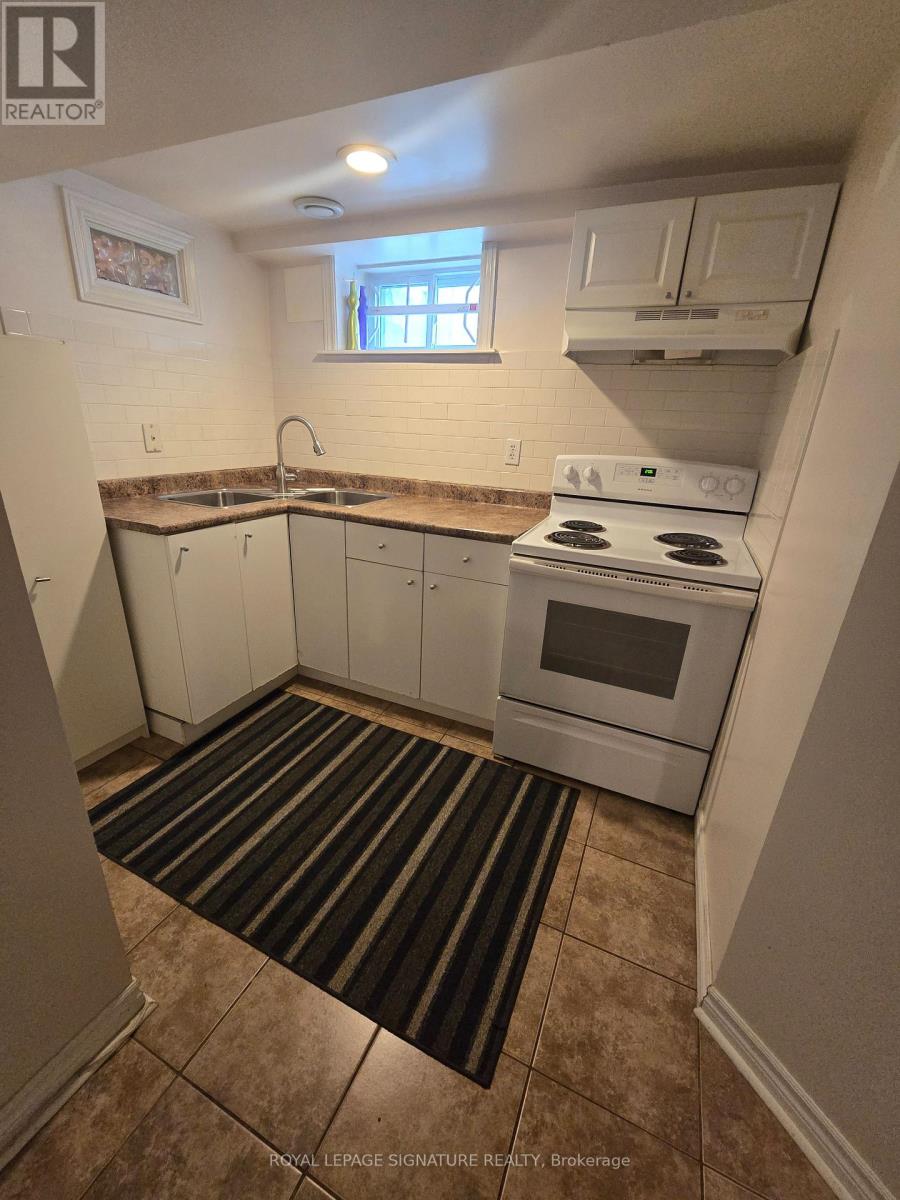 Bsmt - 285 Fiona Terrace, Mississauga (Mississauga Valleys), Ontario  L5A 3E5 - Photo 6 - W12870418