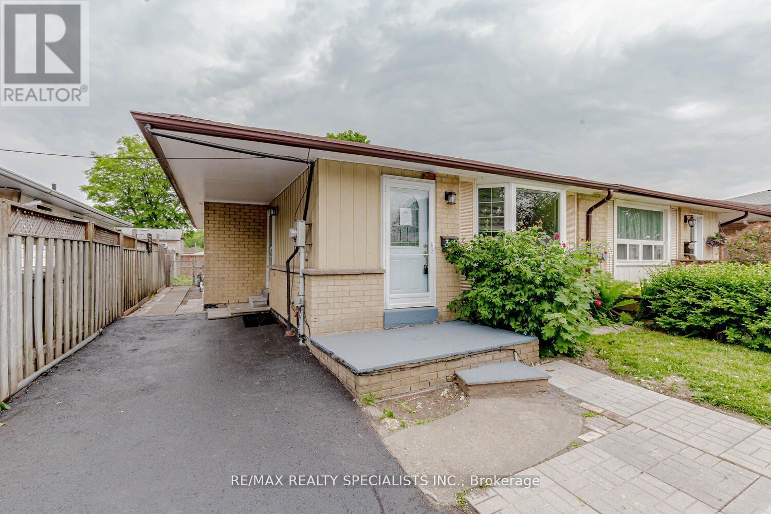 39 Seaborn Road, Brampton, Ontario  L6V 2B8 - Photo 2 - W12870464
