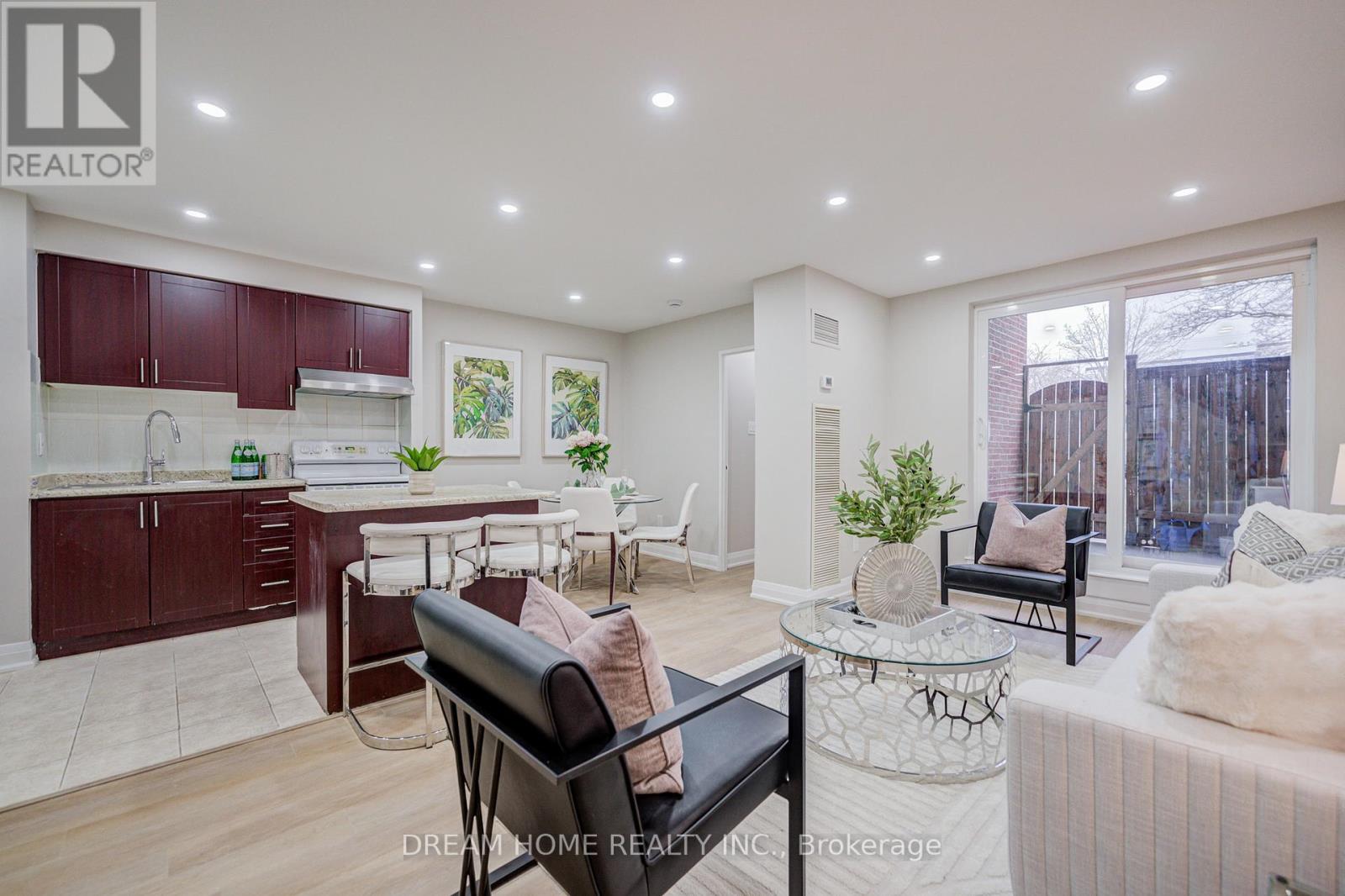 163 - 1395 Williamsport Drive, Mississauga (Applewood), Ontario  L4X 2T4 - Photo 12 - W12870596