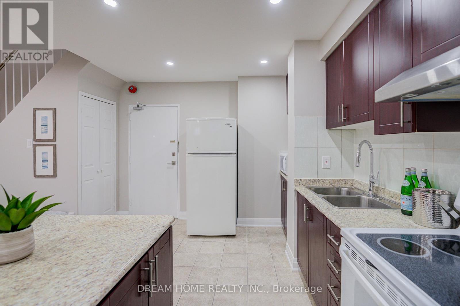 163 - 1395 Williamsport Drive, Mississauga (Applewood), Ontario  L4X 2T4 - Photo 16 - W12870596