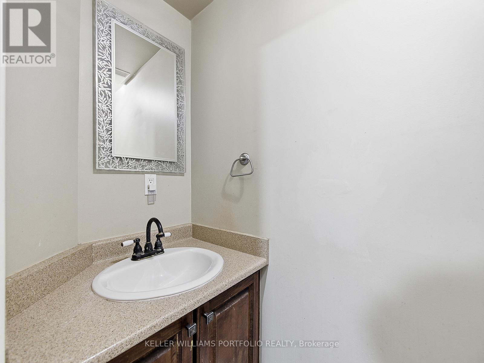 Upper - 3067 Ilomar Court, Mississauga (Meadowvale), Ontario  L5N 5B5 - Photo 10 - W12870614