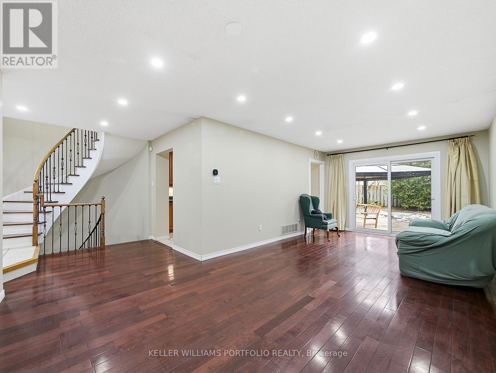 Upper - 3067 Ilomar Court, Mississauga (Meadowvale), Ontario  L5N 5B5 - Photo 11 - W12870614