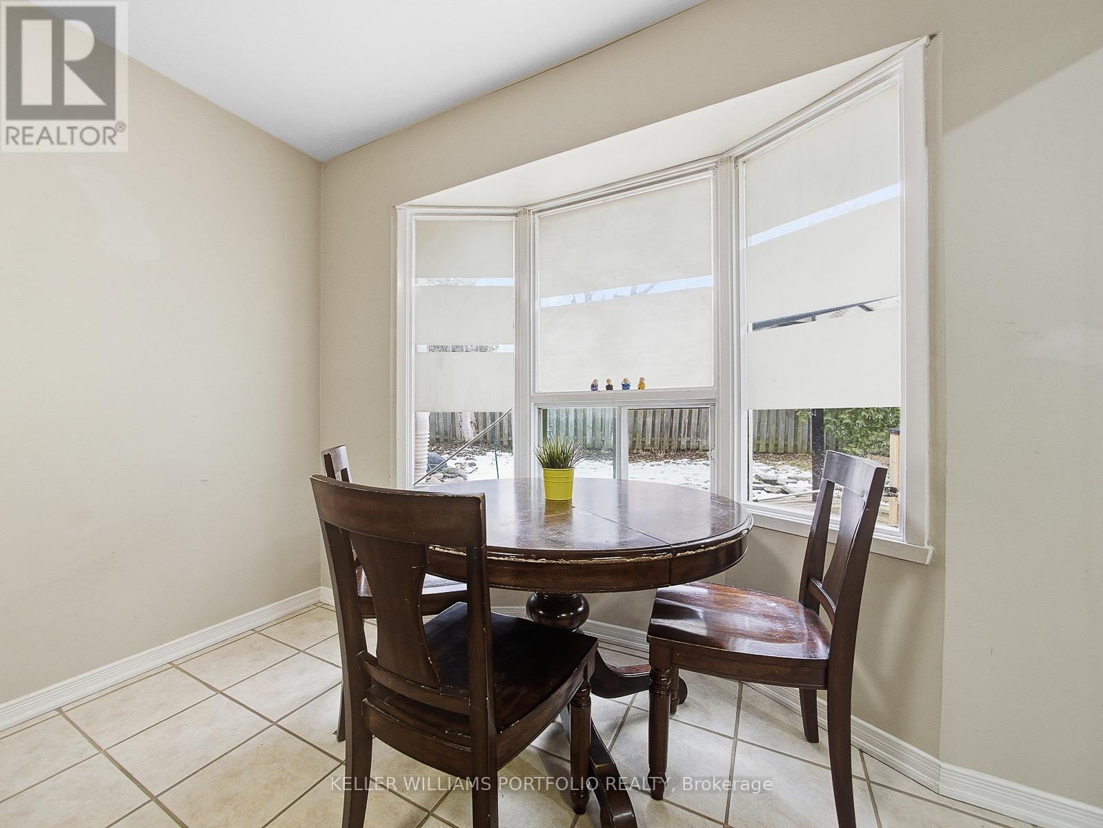 Upper - 3067 Ilomar Court, Mississauga (Meadowvale), Ontario  L5N 5B5 - Photo 15 - W12870614