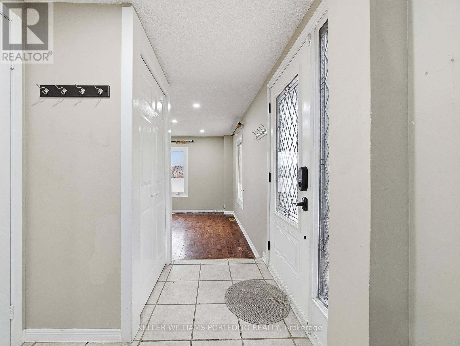 Upper - 3067 Ilomar Court, Mississauga (Meadowvale), Ontario  L5N 5B5 - Photo 5 - W12870614