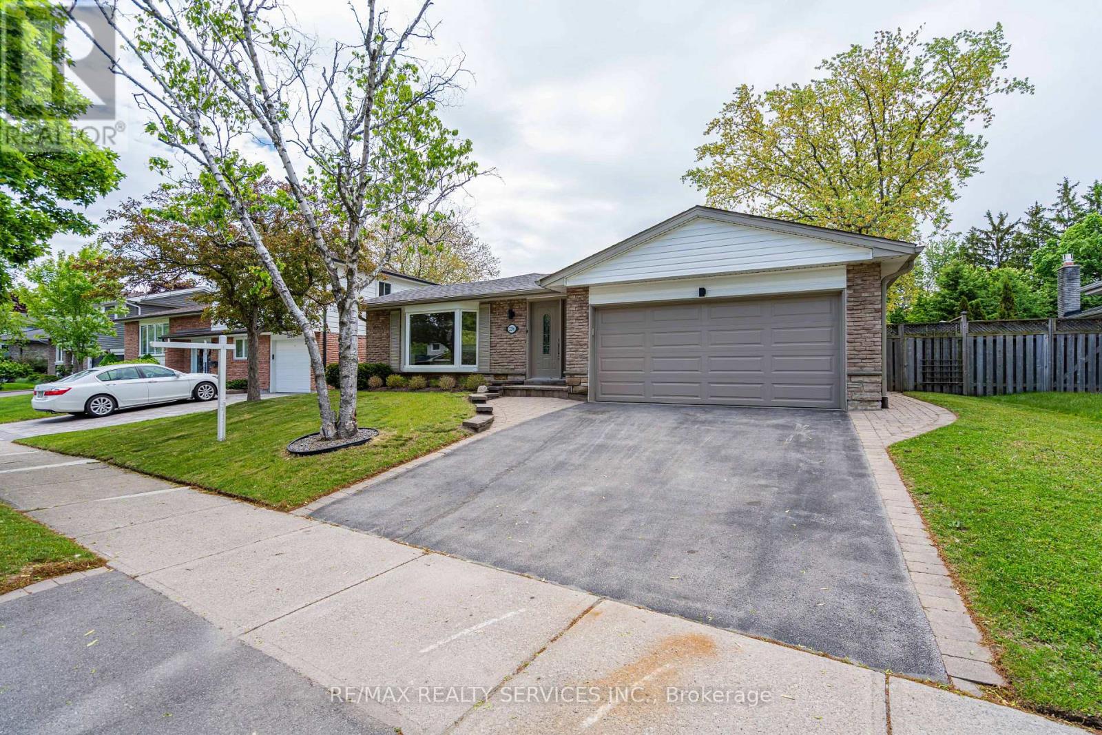 2296 DEVON ROAD, Oakville, Ontario