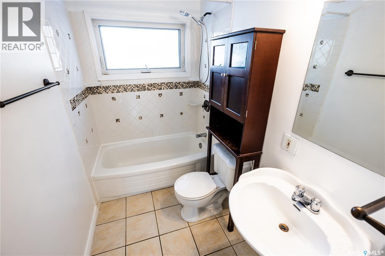 1138 Bogue Avenue, Moose Jaw, Saskatchewan  S6H 4M5 - Photo 11 - SK029970