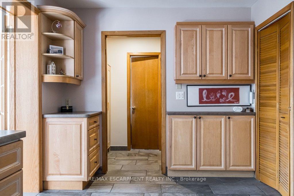 19 Chateau Court, Hamilton, Ontario  L9C 5P3 - Photo 20 - X12820486