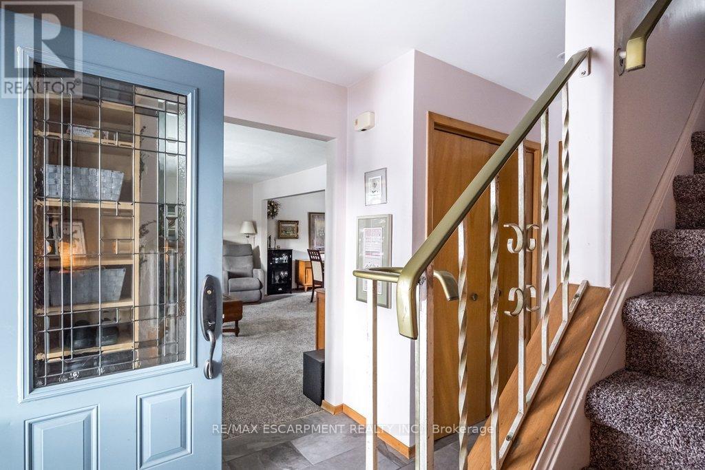 19 Chateau Court, Hamilton, Ontario  L9C 5P3 - Photo 6 - X12820486