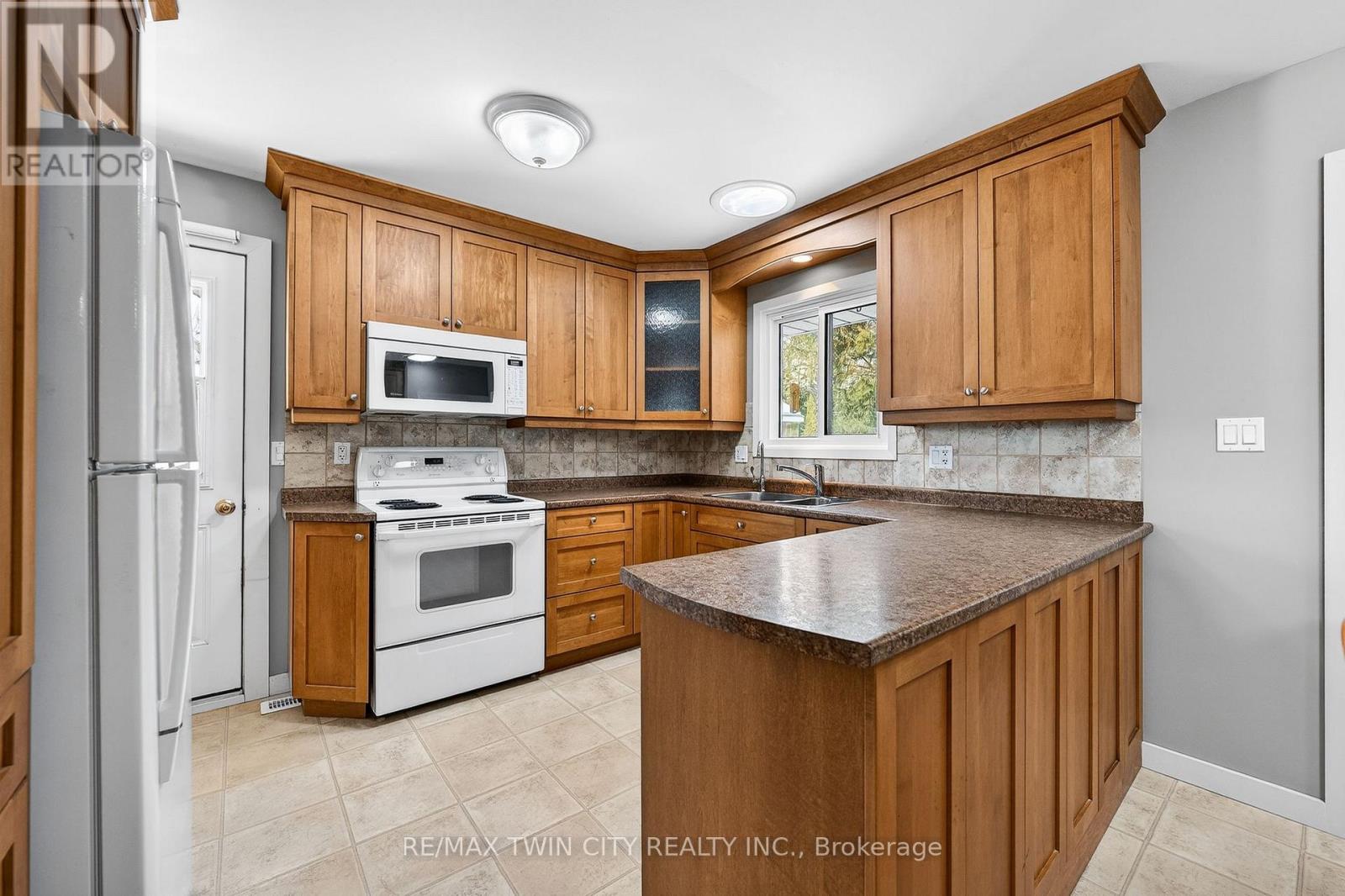 1297 Queens Bush Road, Wellesley, Ontario  N0B 2T0 - Photo 10 - X12870470