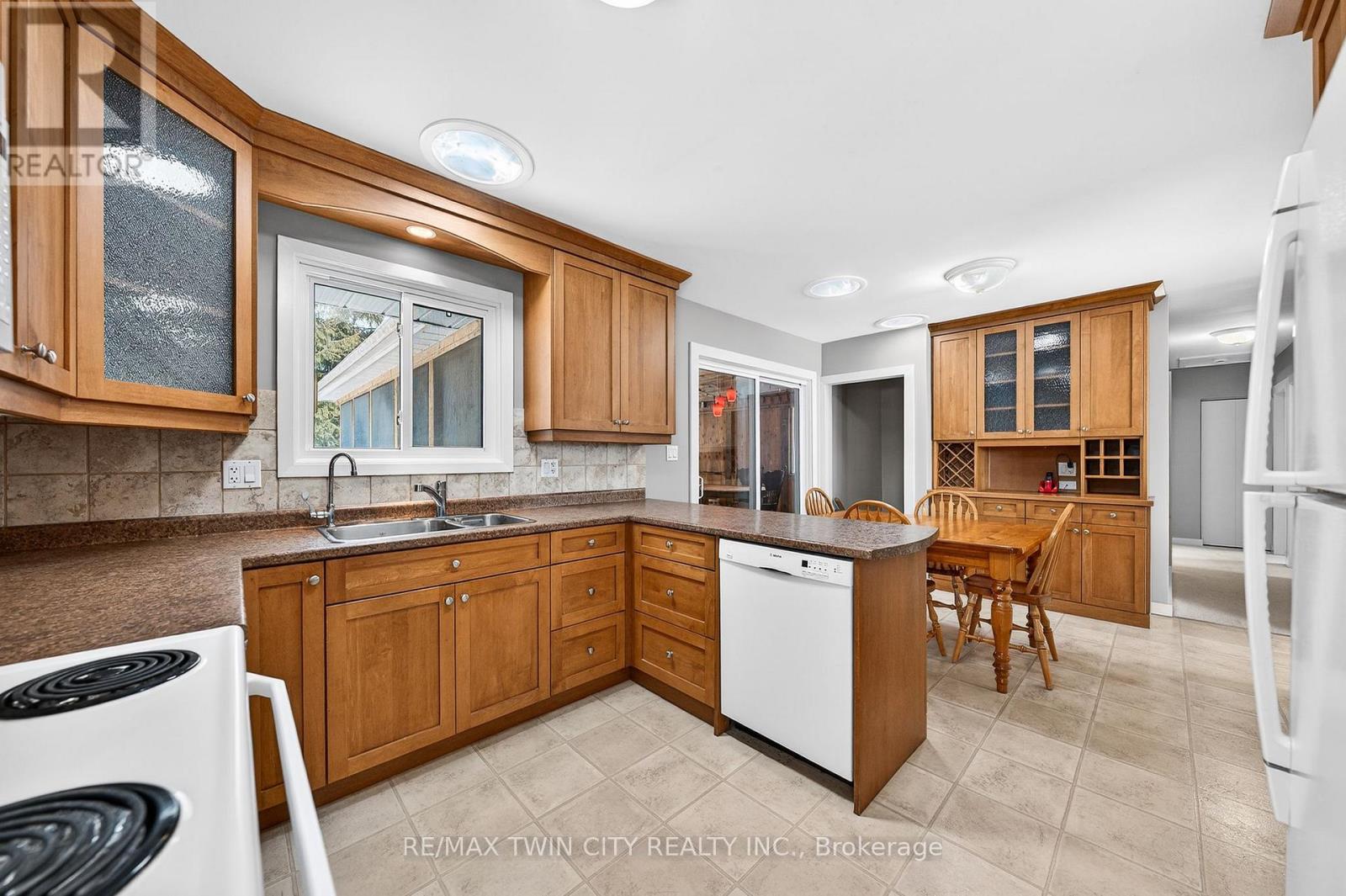 1297 Queens Bush Road, Wellesley, Ontario  N0B 2T0 - Photo 12 - X12870470