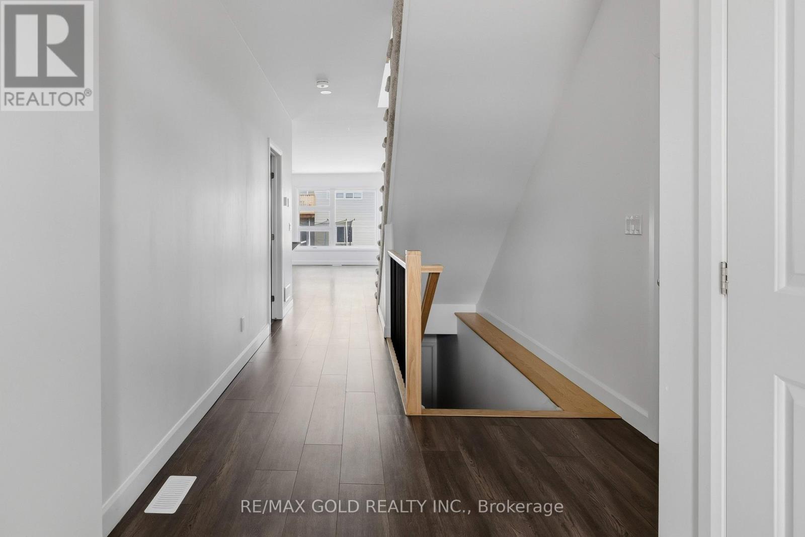 33 Walden Pond Drive, Loyalist (Amherstview), Ontario  K7N 0E7 - Photo 4 - X12870510