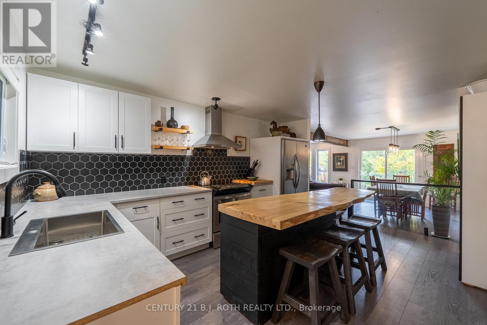 8101 Kings River Road, Ramara, Ontario  L0K 2B0 - Photo 10 - S12677860